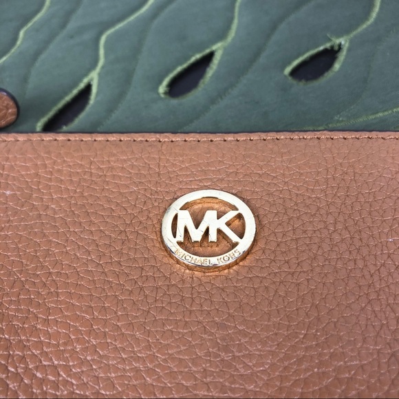 Michael Kors Pebbled Brown Leather Clutch Wristlet - Picture 4 of 6